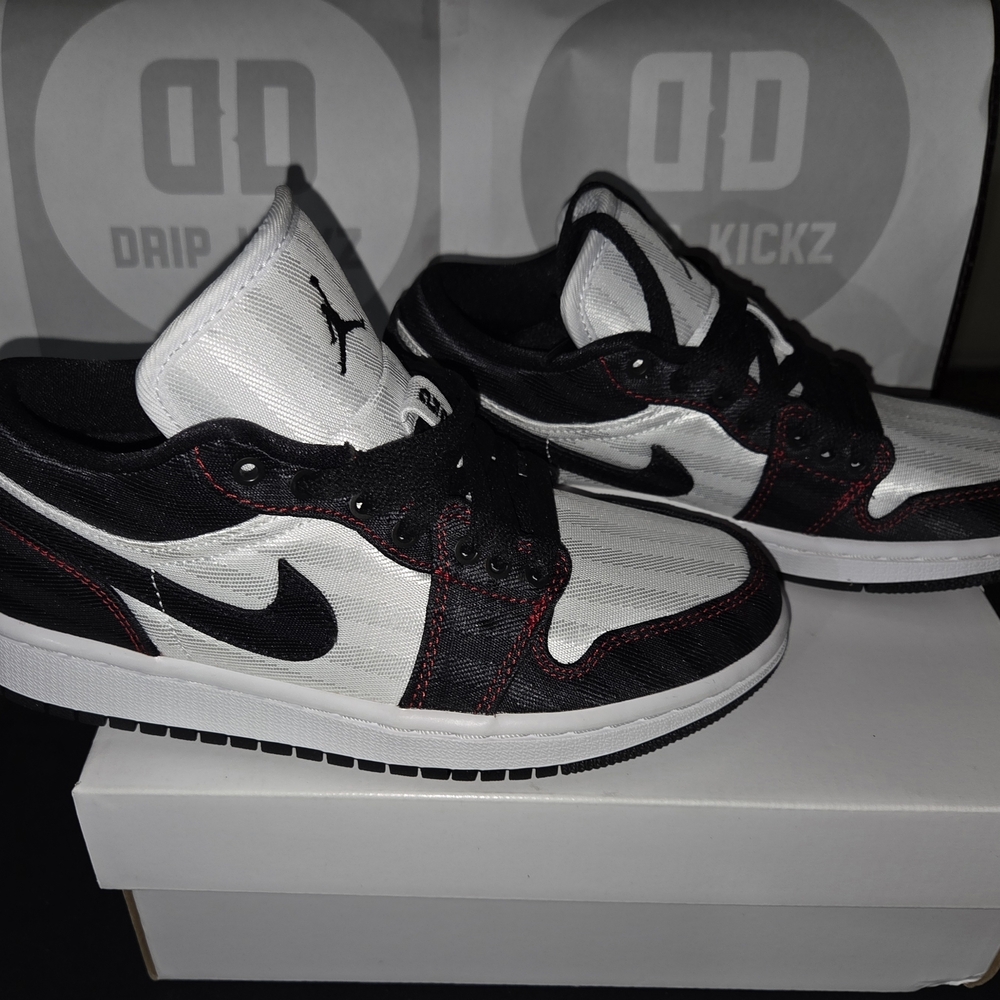 Jordan 1 Women's Lo Black and White Sneakers - Picture 4 of 4